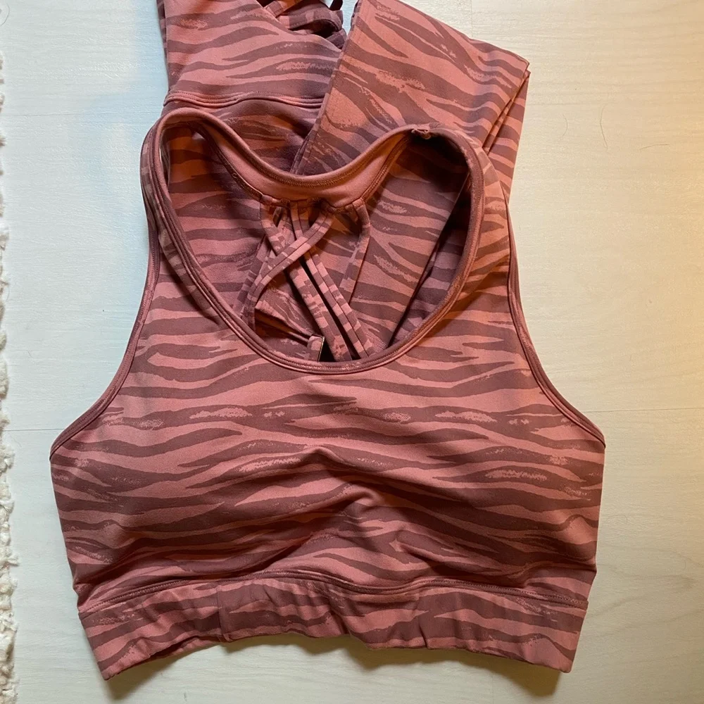 Bombshell Sportswear Set - Picture 9 of 12